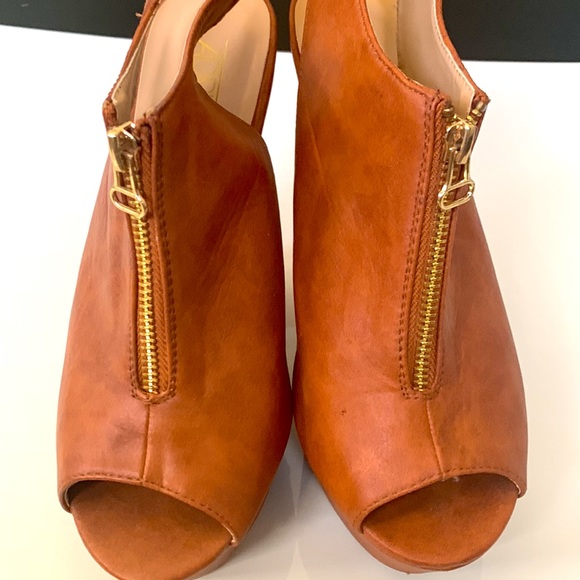 Brown Wedge Heel - Picture 2 of 10